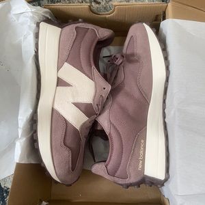 New Balance 327